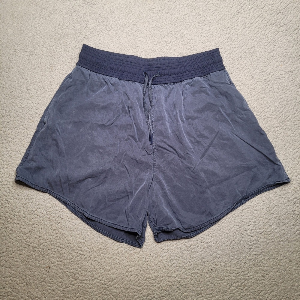 Lululemon Shorts 10 Navy Blue Feeling Femme 5 Inch LW7ATYS Pockets High Rise
